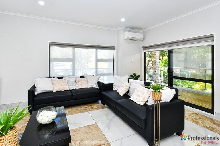 Photo of property in 4225a Great North Road, Glendene, Auckland, 0602