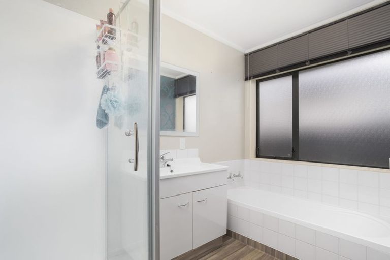 Photo of property in 34 Cyclamen Road, Mangere, Auckland, 2022