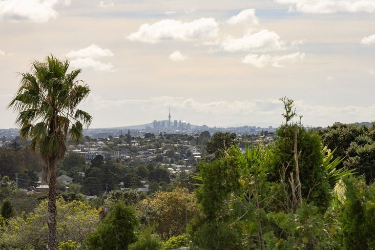 Photo of property in 10 Stallard Place, Glen Eden, Auckland, 0602