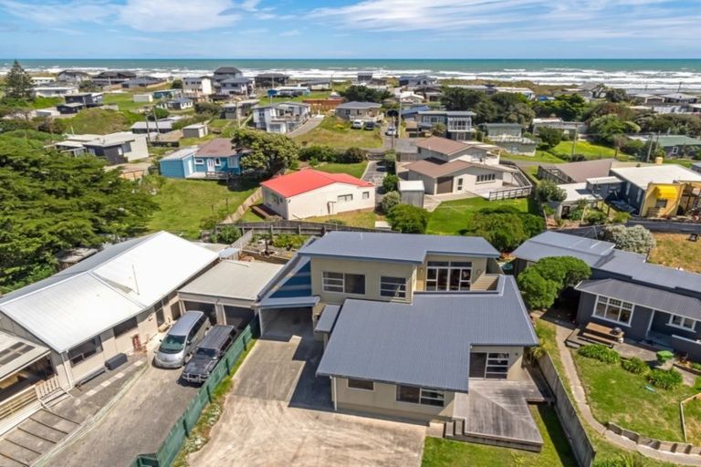 Photo of property in 50a Signal Street, Foxton Beach, Foxton, 4815