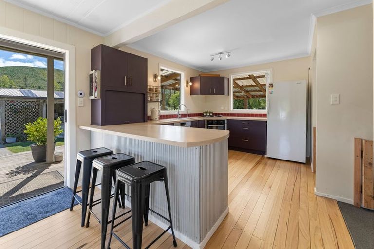 Photo of property in 4 Leigh Road, Foxhill, Wakefield, 7095