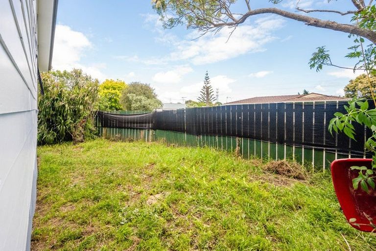 Photo of property in 2/15 Secretariat Place, Randwick Park, Auckland, 2105