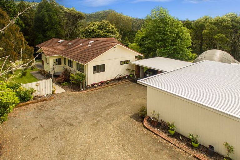 Photo of property in 283 Forest Road, Waiatarua, Auckland, 0612