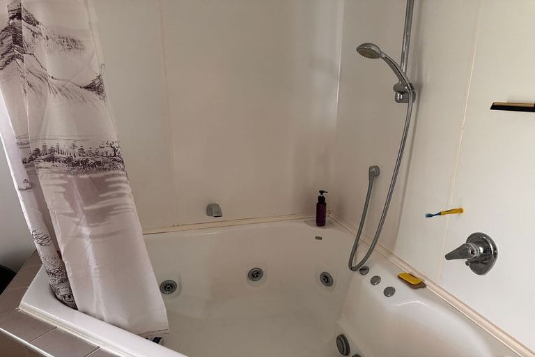 Photo of property in 18 Park Road, West End, Palmerston North, 4412