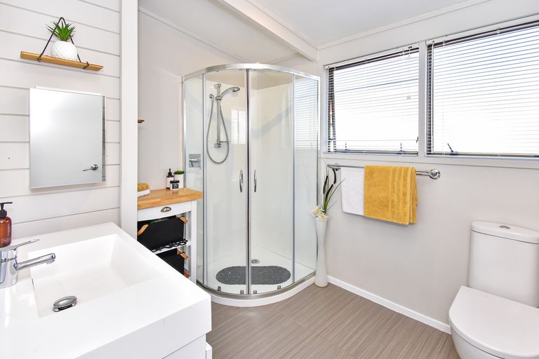 Photo of property in 1/3 Hoylake Place, Wattle Downs, Auckland, 2103