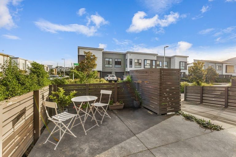 Photo of property in 9a Ian Morrison Road, Hobsonville, Auckland, 0616