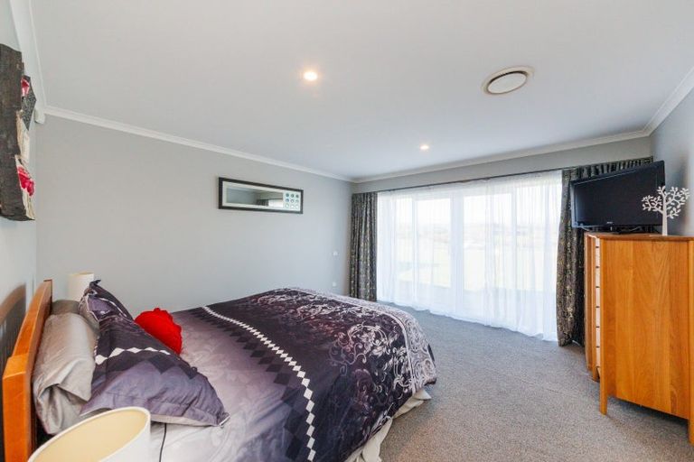 Photo of property in 21 Loveston Lane, Kelvin Grove, Palmerston North, 4470