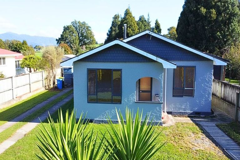 Photo of property in 445 Abel Tasman Drive, Motupipi, Takaka, 7183