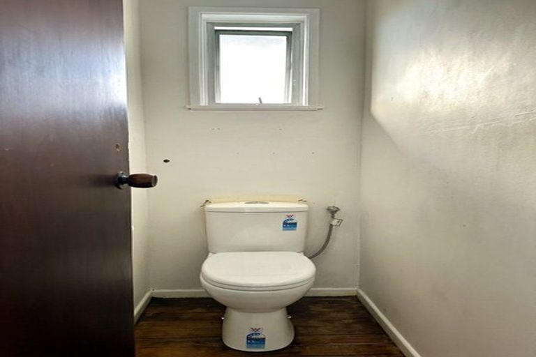 Photo of property in 6 Finlow Drive, Te Atatu South, Auckland, 0610