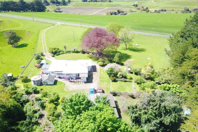 Photo of property in 1034 Waitahora Road, Waitahora, Dannevirke, 4971