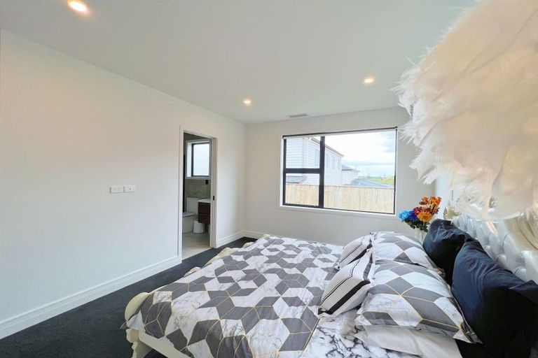 Photo of property in 2 Luff Place, Long Bay, Auckland, 0630