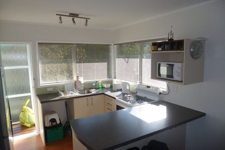 Photo of property in 2/39 Kaipatiki Road, Glenfield, Auckland, 0629