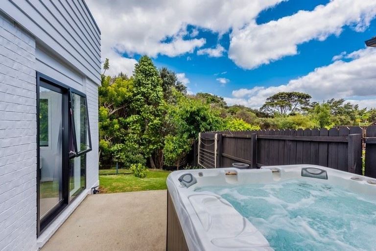 Photo of property in 11 Carnelian Court, Westgate, Auckland, 0614
