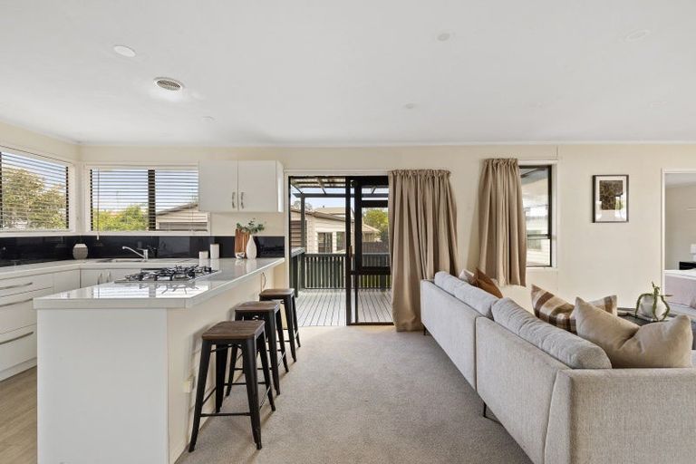 Photo of property in 51 Gilbass Avenue, Hamilton Lake, Hamilton, 3204