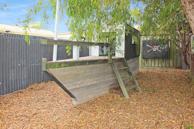Photo of property in 4 Andresen Street, Foxton Beach, Foxton, 4815