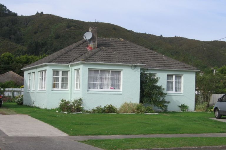 Photo of property in 18 Hughes Crescent, Taita, Lower Hutt, 5011