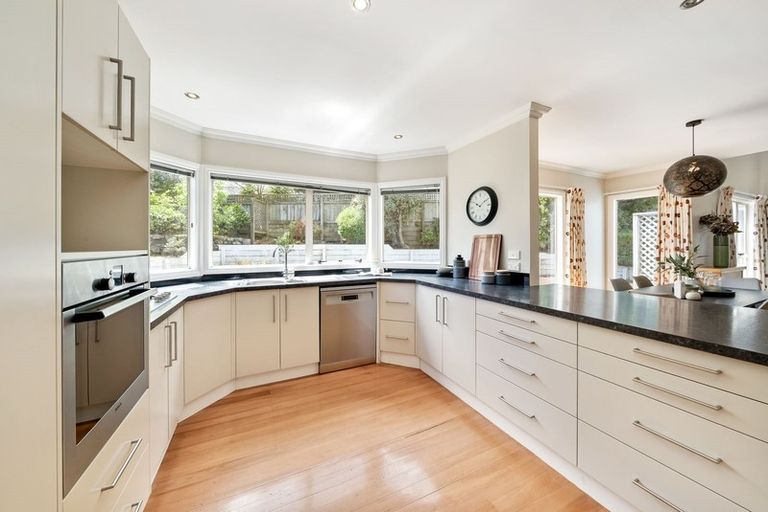 Photo of property in 24 Saunders Close, Whitby, Porirua, 5024