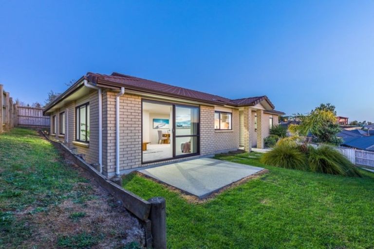 Photo of property in 75 Tiriwa Drive, Massey, Auckland, 0614