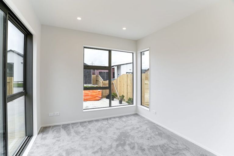 Photo of property in 10 Taiororua Avenue, Massey, Auckland, 0614