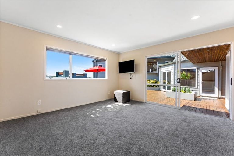 Photo of property in 7 Elizabeth Place, Mairangi Bay, Auckland, 0630