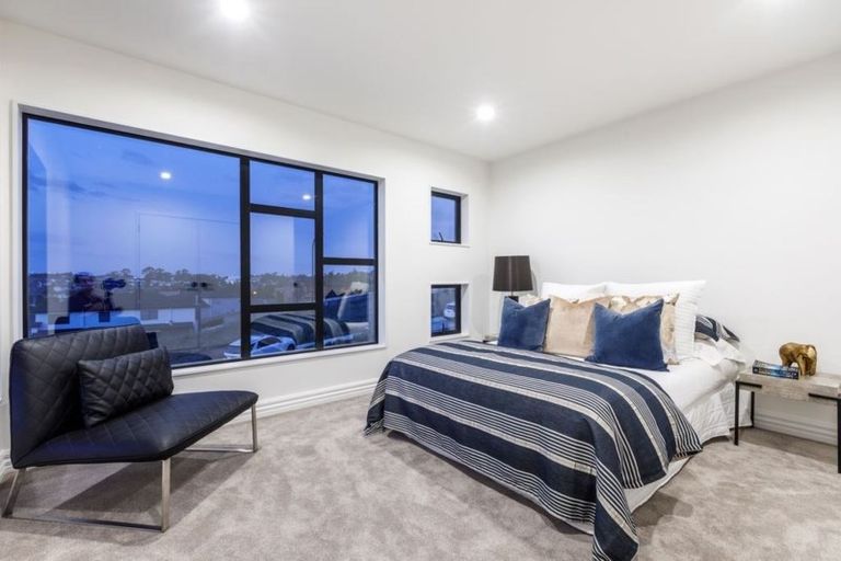 Photo of property in 42 Fernhill Way, Oteha, Auckland, 0632