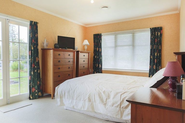 Photo of property in 64 Taikata Road, Te Atatu Peninsula, Auckland, 0610