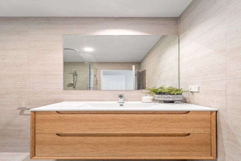 Photo of property in 8/218 Lake Road, Northcote, Auckland, 0627