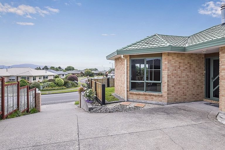 Photo of property in 127 Realm Drive, Paraparaumu, 5032
