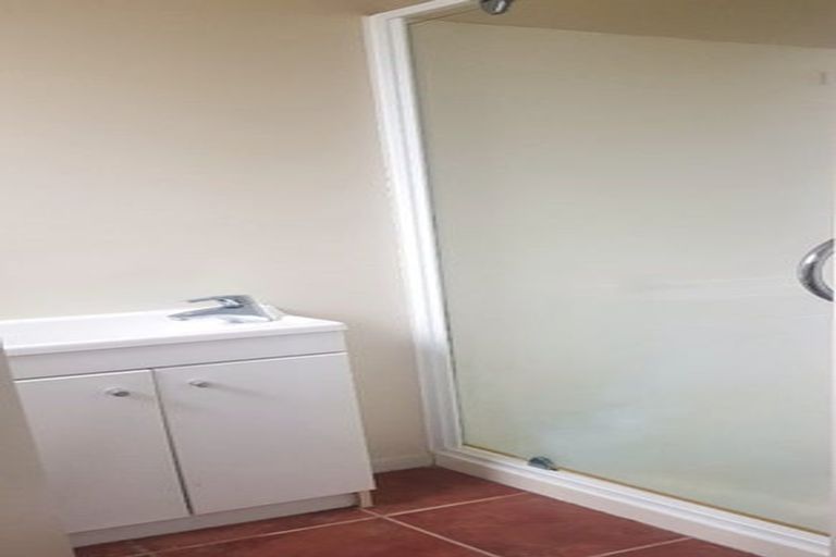 Photo of property in 52 Woodbank Drive, Glen Eden, Auckland, 0602