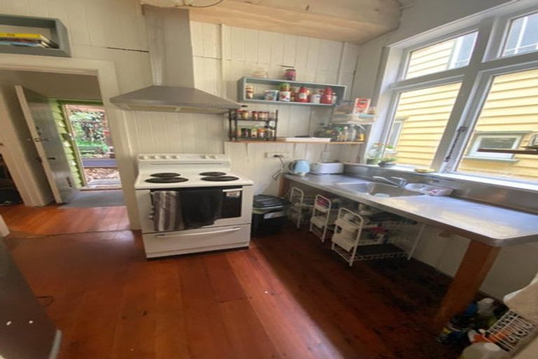 Photo of property in 10 Maurice Terrace, Te Aro, Wellington, 6011