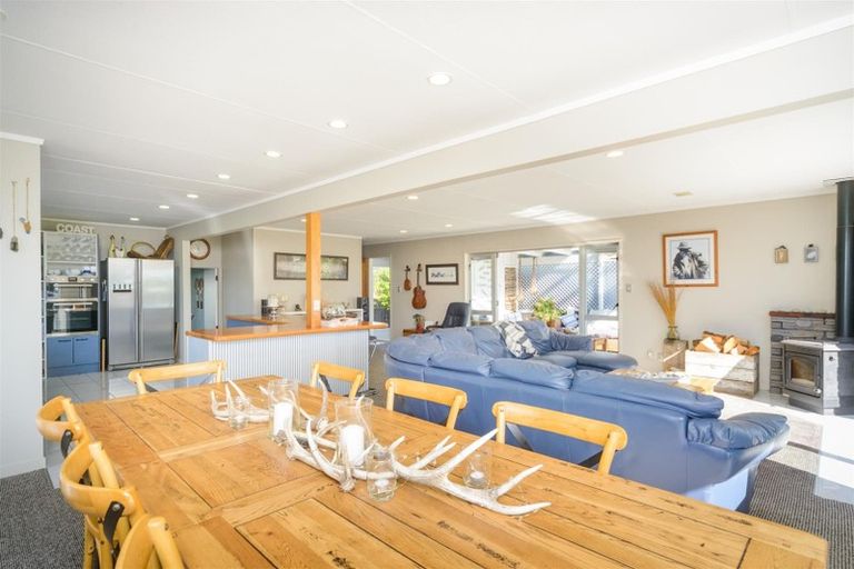 Photo of property in 1946 Parewanui Road, Parewanui, Bulls, 4894