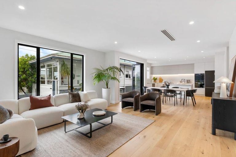 Photo of property in 9a Kowhai Street, Tawa, Wellington, 5028