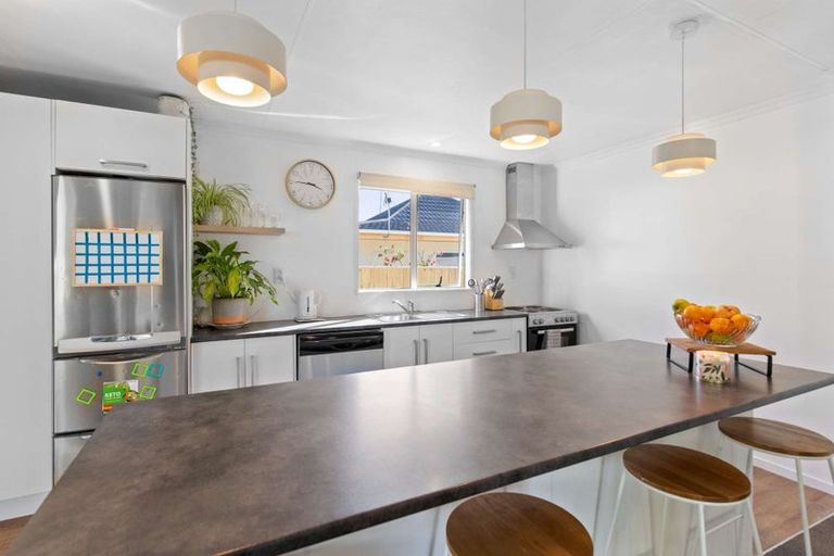 Photo of property in 28 Newton Place, Westbrook, Palmerston North, 4412