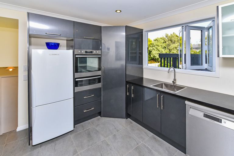 Photo of property in 10 Sunnypark Avenue, Rosehill, Papakura, 2113