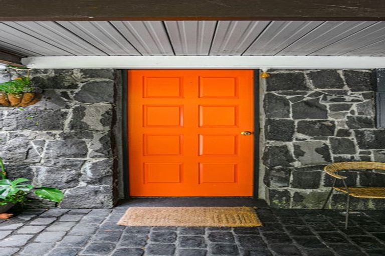 Photo of property in 30 Kopiko Road, Titirangi, Auckland, 0604