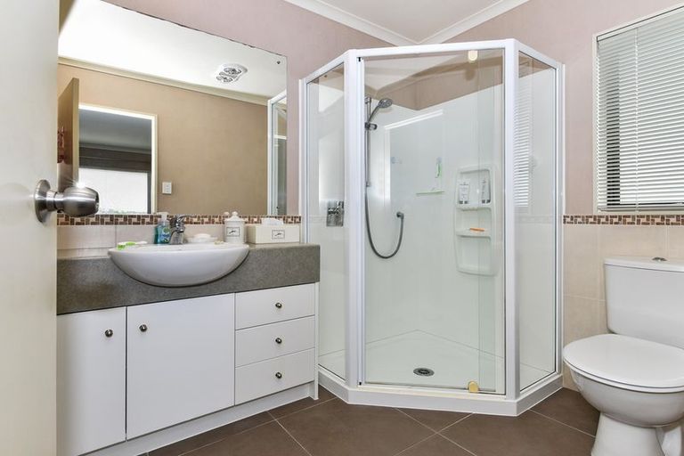 Photo of property in 9 Girvan Terrace, Wattle Downs, Auckland, 2103