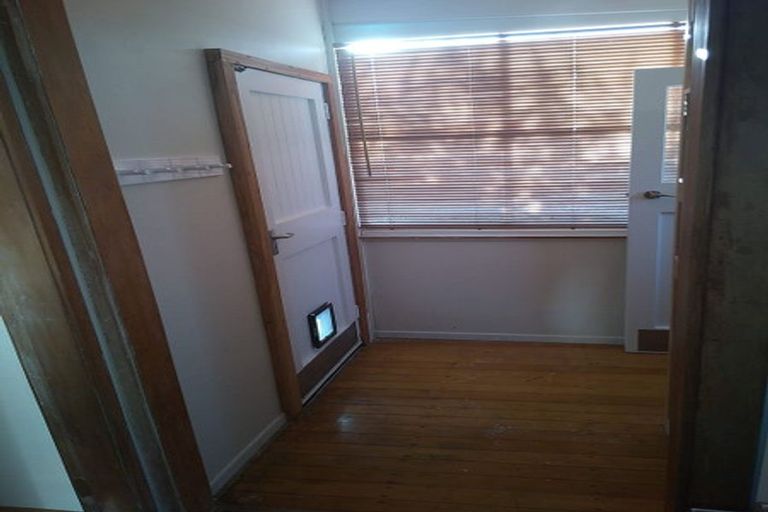 Photo of property in 60 Beach Haven Road, Beach Haven, Auckland, 0626