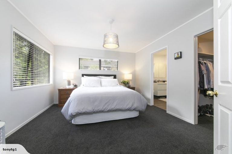 Photo of property in 9 Woodfern Crescent, Titirangi, Auckland, 0604