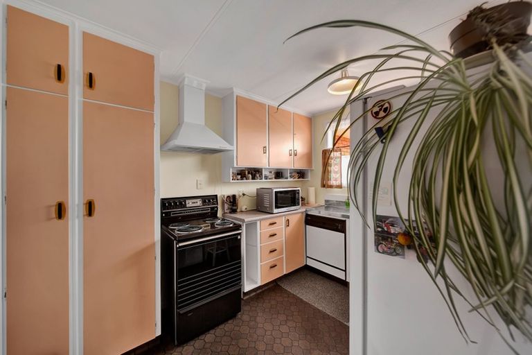 Photo of property in 14a Brixham Place, Merrilands, New Plymouth, 4312