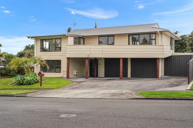 Photo of property in 13 Winstone Place, Highlands Park, New Plymouth, 4312
