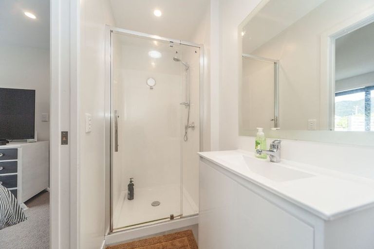 Photo of property in 29a Compton Crescent, Taita, Lower Hutt, 5011