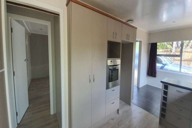 Photo of property in 98 Botany Road, Botany Downs, Auckland, 2010