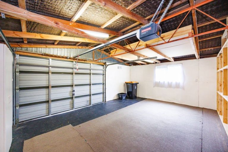 Photo of property in 2 Pukatea Place, Milson, Palmerston North, 4414