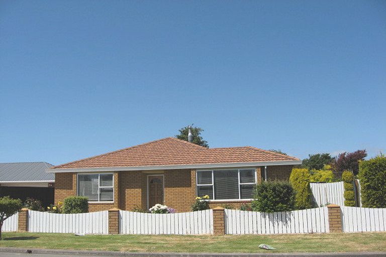 Photo of property in 9 Beauford Place, Parklands, Christchurch, 8083