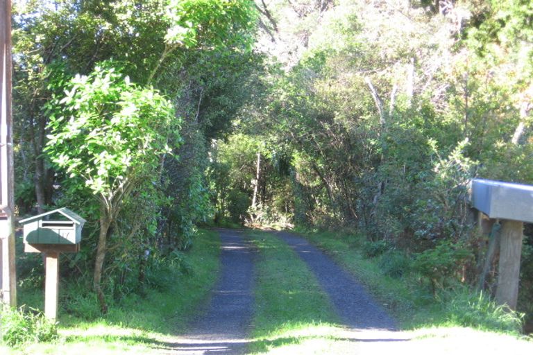 Photo of property in 17 Dorothy Road, Laingholm, Auckland, 0604