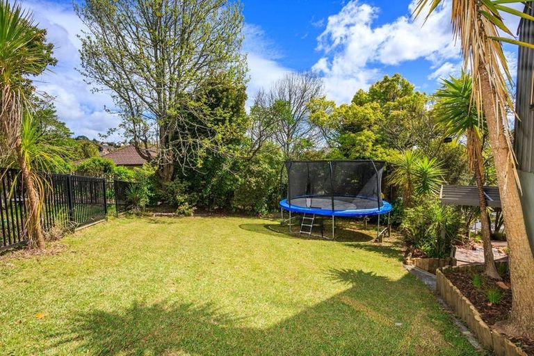 Photo of property in 20 Kallista Place, Browns Bay, Auckland, 0630