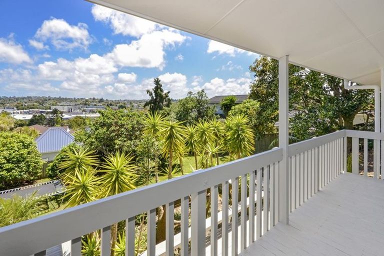 Photo of property in 9 Trevone Place, Forrest Hill, Auckland, 0620