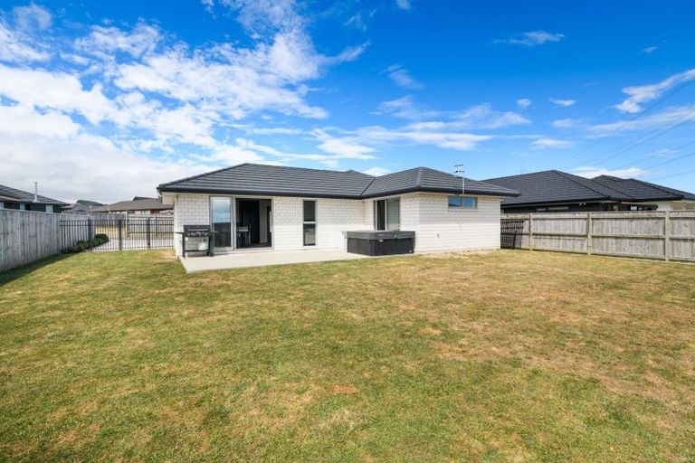 Photo of property in 20 Sardinia Grove, Fitzherbert, Palmerston North, 4410