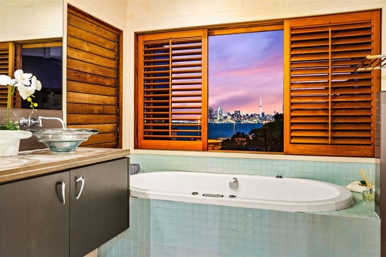 Photo of property in 11 Waimana Avenue, Northcote Point, Auckland, 0627