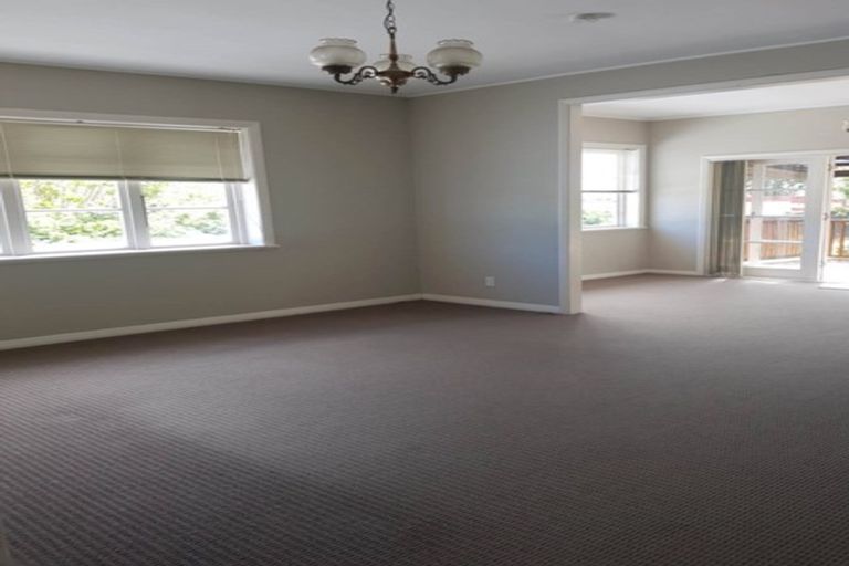 Photo of property in 17 Walton Road, Paraparaumu Beach, Paraparaumu, 5032